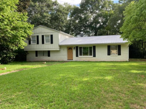 4 Bedroom Furnished Private Home Near UGA Downtown Athens